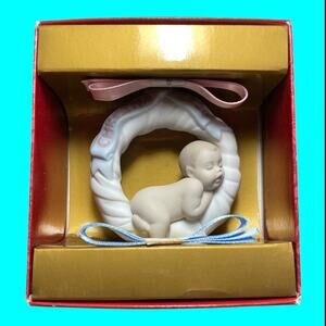 Lladro Christmas Ornament 2000 Babys First Christmas 16697 Wreath Pacifier Shape